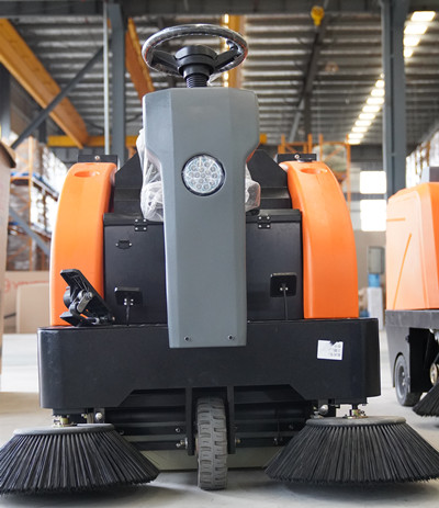 清掃街道榮事達小型掃地機就夠了 清掃街道榮事達小型掃地機就夠了.jpg